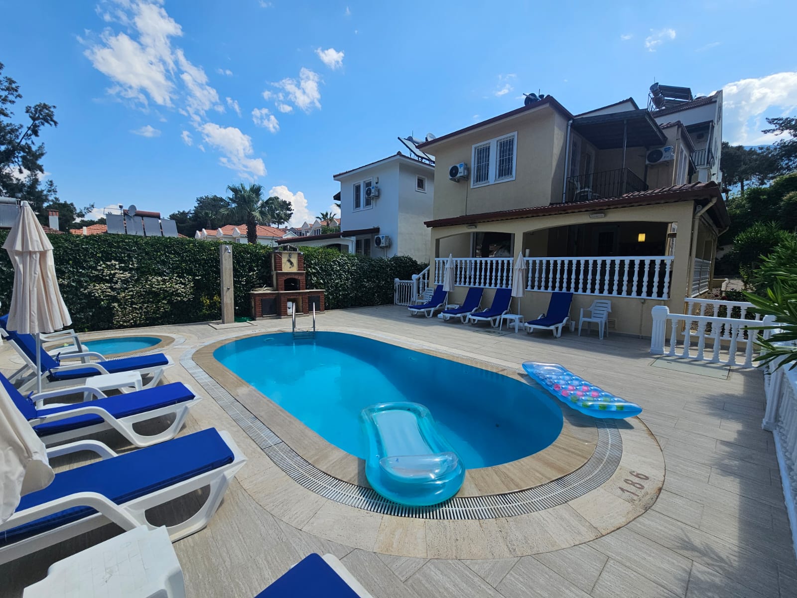 Villa Pool terrace banner picture 2.jpg