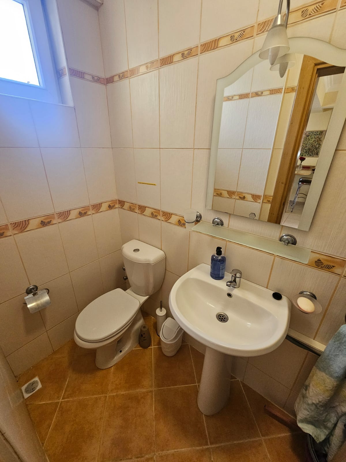 Lounge bathroom.jpg