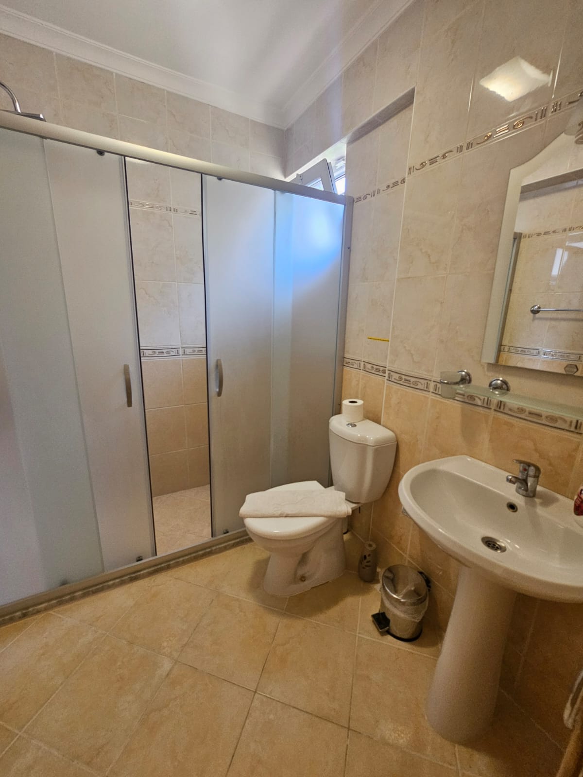 Main bathroom upstairs.jpg